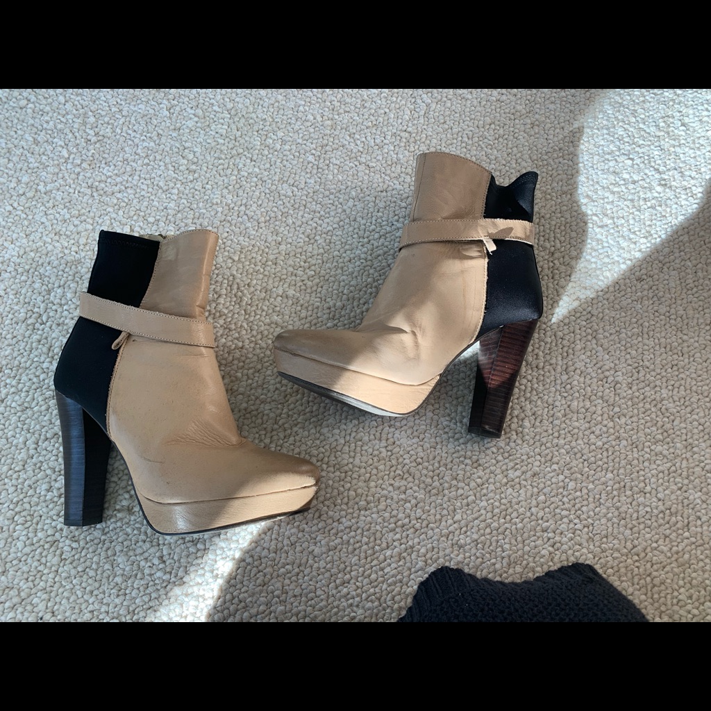 Two Lips Booties